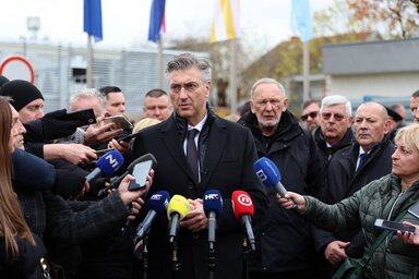 A horvát kormányfő hangsúlyozta, hogy az elmúlt hetekben újabb, a háborúban eltűnt személyek földi maradványait sikerült azonosítani (Fotó: Beta)