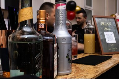 Sziporkázó színekkel, formákkal és ízekkel kápráztatták el a bálozókat a koktélosok (Faragó Szabolcs felvétele)