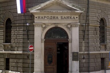 Jorgovanka Tabaković hangsúlyozta, hogy a jegybank nem kapott részletesebb magyarázatot arra vonatkozóan, pontosan milyen következményekkel járhatnának ezek a másodlagos szankciók (Beta)