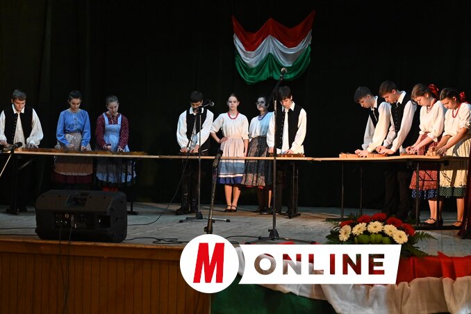 Szépen szólt a bácsgyulafalvi és a nemesmiliticsi fiatalok közös fellépése (Ótos András felvétele)