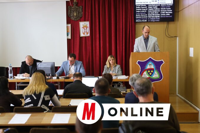 Nagy Tibor a Regionális Hulladéktároló és Hulladékgazdálkodási Kft. ügyviteli programjának és működési tervének módosításait ismertette (Lakatos János felvétele)