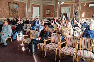 A képviselők elfogadták az Óbecse község 2025. évi költségvetésének második átütemezéséről szóló határozatot (Fotó: Kancsár Izabella)