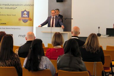 Viktor Nedović köszönti a résztvevőket (Fotó: Kecskés István)