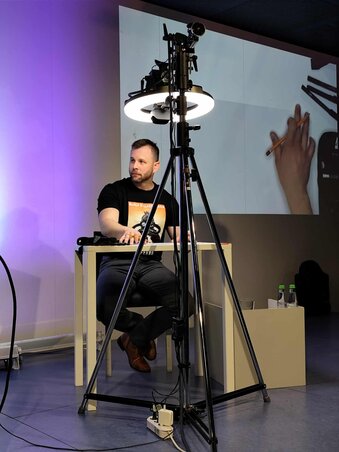 Élős képregény rajzolás bemutató (Fotó: Black Village Comics)