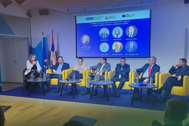 Fremond Árpád a Nemzeti Tanácsok Fórumának kulturális kérdéseket feszegető panelbeszélgetésén vett részt (Fotó: Facebook/Fremond Árpád)