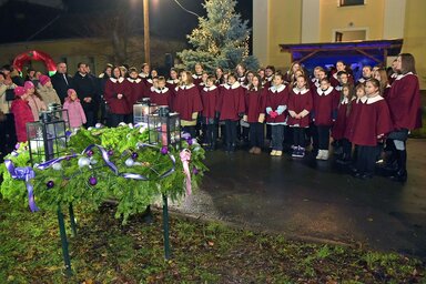 Az adai Szentháromság Gyermekkórus karácsonyi dalokat adott elő (Gergely Árpád felvétele)