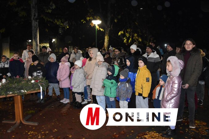 A koszorú körül összejöttek a tordaiak