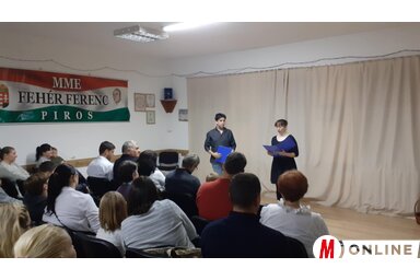 A szervezők üdvözlőbeszéddel nyitották meg a jubileumi estét (Fotó: Dancsó Áron)