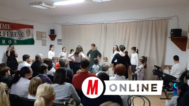 A körtáncban a legkisebbek és a nagyobbak együtt ünnepelték a közösség összetartozását (Fotó: Dancsó Áron)