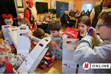 A motoros Mikulások 15 éve rendszeresen megajándékozzák a Lurkóház védenceit/Molnár Edvárd felvétele