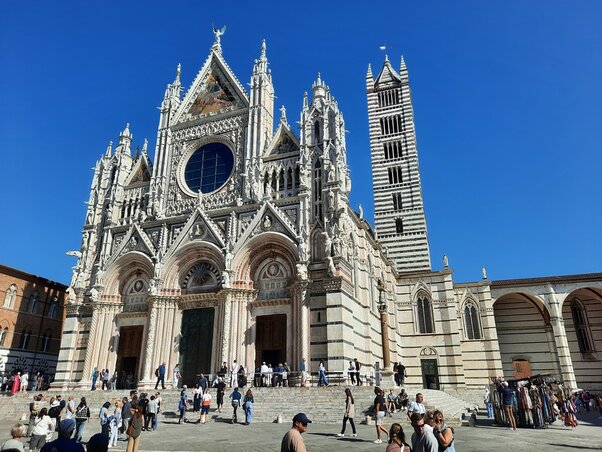 A tekintélyt parancsoló Santa Maria Assunta-székesegyház