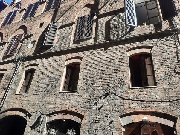 Félezer éves homlokzat