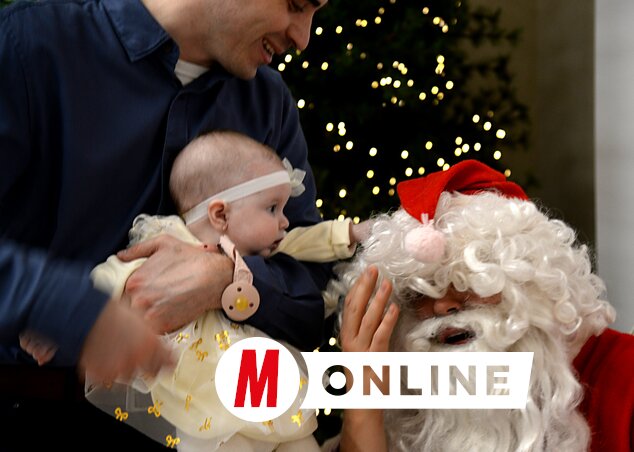 A bátrabbak beültek a Mikulás ölébe, voltak, akik megszeppentek, mások a haját tépték (Fotó: Dávid Csilla felvétele)