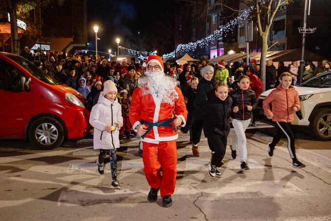 A Mikulás vezette a futást 