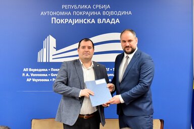 Fejsztámer Róbert, Magyarkanizsa polgármestere és Bojan Vranjković tartományi titkár (Fotó: vojvodina.gov.rs)