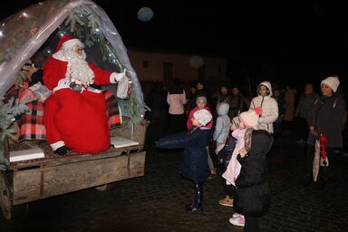 Kupuszinán nagy hagyománya van a fogatos Mikulásnak (Fotó: Helyi közösség, Kupuszina)