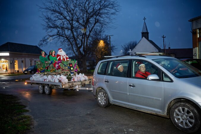 Bezdánba látványosan érkezett a Dunatáj-Mikulás (Fotó: Ispánovics József)