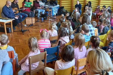 Az óvodások is nagyon élvezték az előadást (Fotó: Kishegyes község önkormányzata)