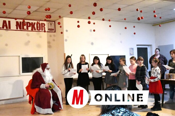 A Népkör színjátszó csoportja Mikulás-történettel lépett fel (Paraczky László felvétele)