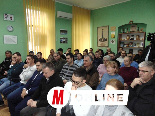 A székelykevei falugazdász iroda zsúfolásig megtelt érdeklődőkkel/Vidács Hajnalka