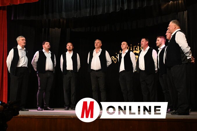 A Borvirág férfikórus előadása a jubileumon