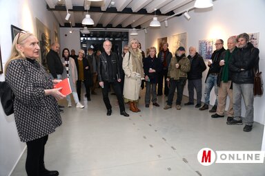 A megnyitóünnepségen Svetlana Mladenov, a tárlat kurátora köszöntötte a jelenlévőket (Fotó: Dávid Csilla felvétele)