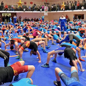 Az akadémiához tartozó iskolák birkózópalántái közösen edzettek az ünnepség végén