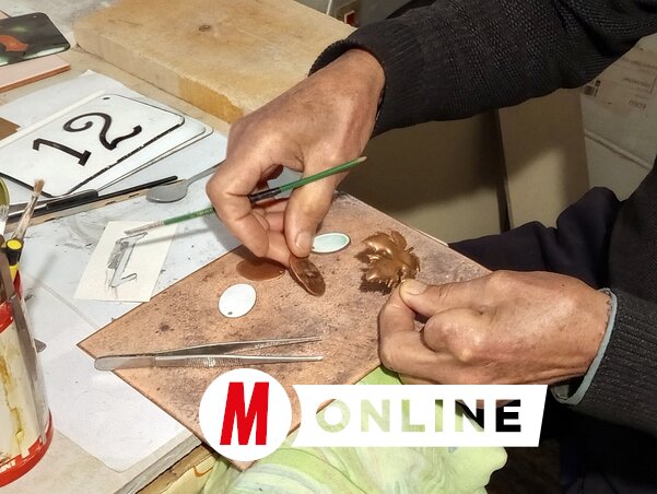 Az alap formája meghatározza a rá kerülő motívumokat (Benedek Miklós felvétele)