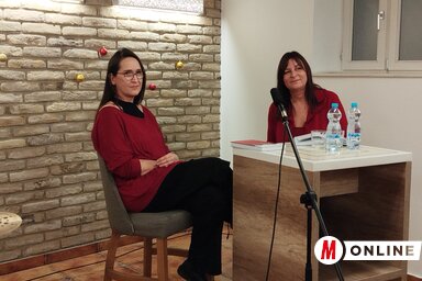 Brestyánszki Boros Rozi, a könyv szerzője és Balázs Andrea a könyvbemutatón (Molnár Edvárd felvétele)