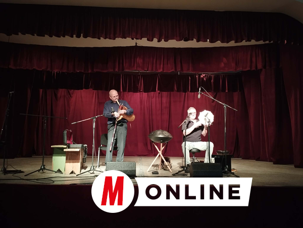 A felsős diákok a Dallam és ritmus síppal, dobbal, tánci hegedűvel című előadást tekinthették meg