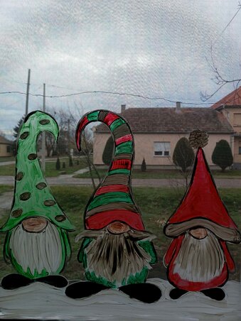 A manós ablak (Fotó: Srdić Gera Adella archívuma)