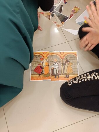 Amikor a papírdarabokból összeáll a mese egésze (Fotó: Kultúr Kavalkád)