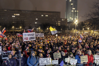 Kilenc szlovákiai városban tüntettek a törvénymódosítás ellen (Fotó: TASR)