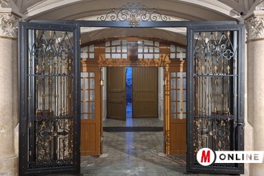 A kovácsoltvasból készült kapu (Fotó: Tóth Péter felvétele)