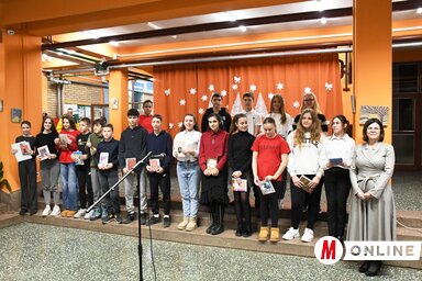 A községi, tartományi és országos versenyen dobogós helyezést elért diákok jutalomban részesültek  (Fotó: Paraczky László)