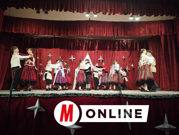 A népdal- és néptánccsoportok szerkesztett műsorokat mutattak be (Kancsár Izabella felvétele)