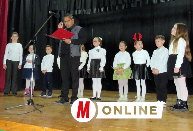 Elias atya köszönti az egybegyűlteket (Kecskés István felvétele)