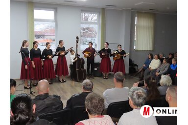 A karácsonyi műsoron bemutatkozott a Róna Tamburazenekar is (Csincsik Zsolt felvétele)