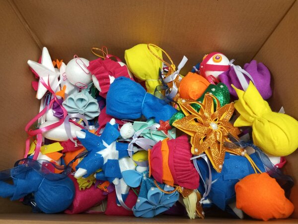 Az elkészült díszekben ott rejlik a várakozás öröme és a közös alkotás varázsa (Fotó: Szentmártoni Renáta)