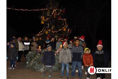 A kedd esti program a gyermekek közös énekével kezdődött (Vidács Hajnalka felvétele)