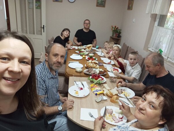 Állandó mozgásban, vendégségből vendégségbe