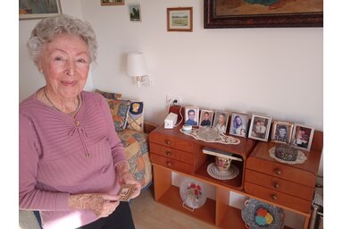 Pintér Vera 1931. január 9-én született, unokái és dédunokái fotóit az ágya mellett őrzi