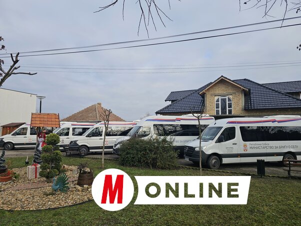 A falufejlesztési minisztérium kisbuszokat ajándékozott minden olyan önkormányzat számára, amelyek nem tudnak személyszállítást biztosítani (Paraczky László felvétele)