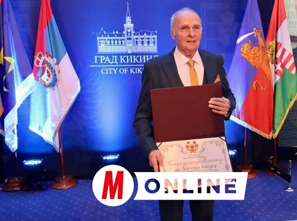 A Városdíjat, Nagykikinda legrangosabb elismerését dr. Antal Zoltán fül-orr-gégész vette át (Fotó: Vidács Hajnalka felvétele)