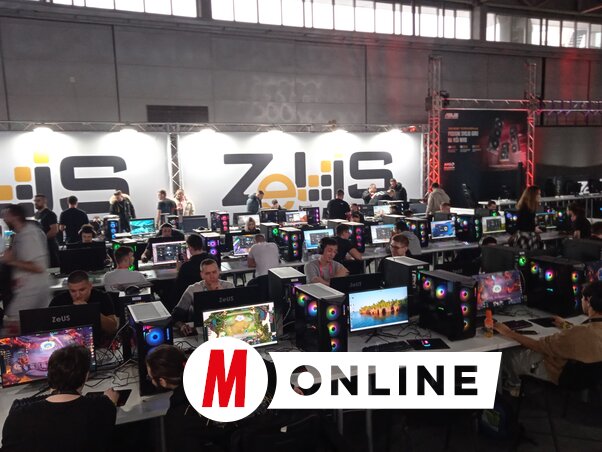 Bezzeg azok, akik még emlékeznek az asztali számítógépek fénykorára vidékünkön, tudják, hogy szivárványszínekben pompázó tápegység, látványos, vízhűtéses processzor meg csillogó-villogó egér nélkül is lehet kiváló egy komputer. Manapság azonban a „high performance” alapértelmezett, a vonzerőt a részletekbe építik a marketingmérnökök (Szeli Balázs felvétele)