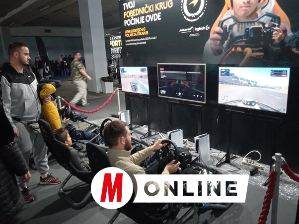 A játékgépek sora előtt folyamatos volt a pörgés (Szeli Balázs felvétele)