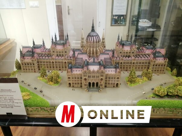 A precizitás és a művészi kidolgozás mintapéldánya: méretarányos, 36 kiló marcipánból készült Országház-makett