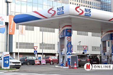 Fontos, hogy a NIS jogosult fizetni, szállítani és ismét feldolgozni a kőolajszármazékokat (Fotó: Ótos András)