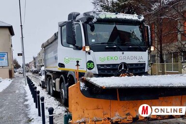 Nagykikindán az Ekogradnja hókotrói folyamatosan dolgoznak (Fotó: Vidács Hajnalka felvétele)