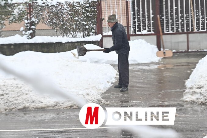 A magánrészek tisztán tartása magánfeladat. A hóelkotrás nem javaslat, hanem kötelező
érvényű rendelet (Fotó: Ótos András felvétele)